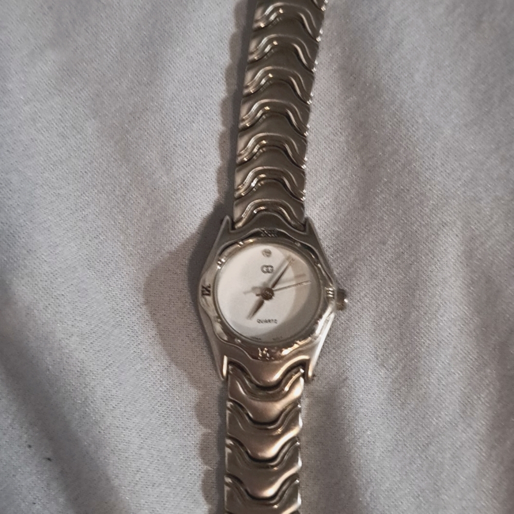 Never used gg silver watch waterproof stainless steel need battery